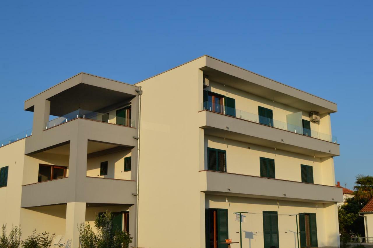 Apartmani Mila Sukošan Exterior foto