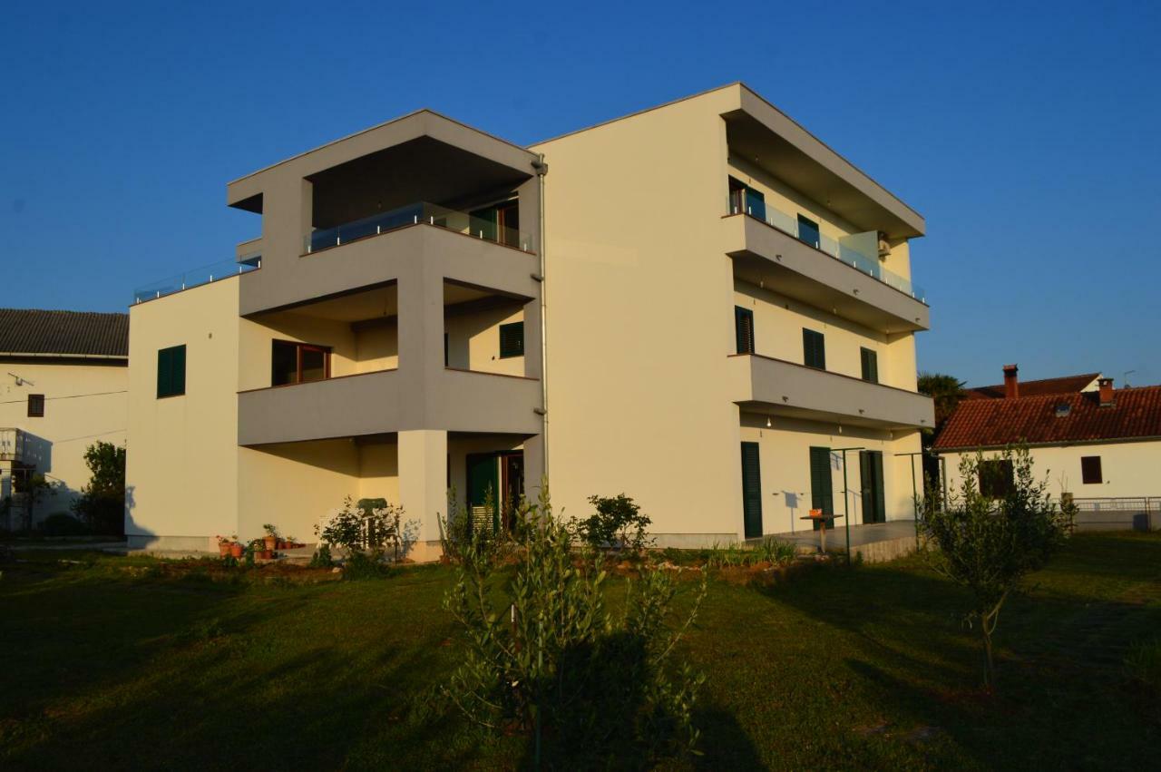 Apartmani Mila Sukošan Exterior foto